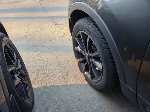 Used 2017 Ford Explorer XLT w/ Equipment Group 202A image 9