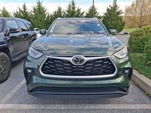 Used 2024 Toyota Highlander XLE image 2