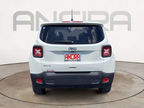 Used 2023 Jeep Renegade Latitude AWD/4WD image 11