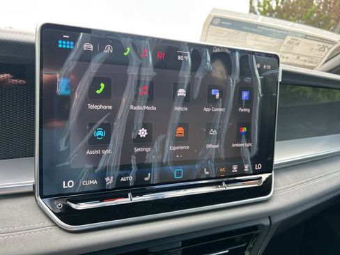 New 2026 Volkswagen Tiguan SE R-Line AWD/4WD image 34