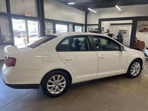 Used 2010 Volkswagen Jetta Limited Edition FWD image 14