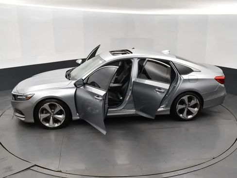 Used 2018 Honda Accord Touring image 7