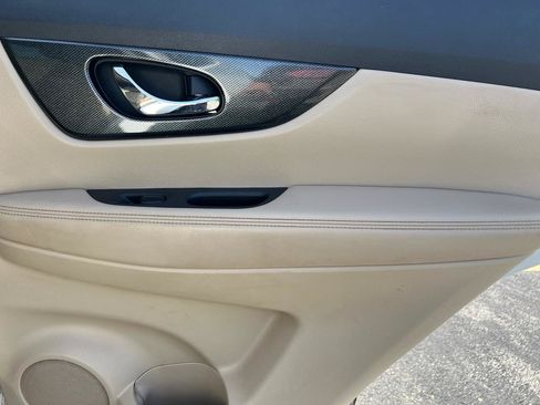 Used 2016 Nissan Rogue SL w/ SL Premium Package FWD image 31
