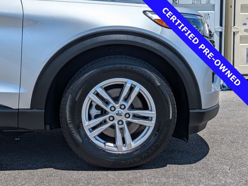 Certified 2021 Ford Explorer XLT w/ Equipment Group 202A RWD image 11