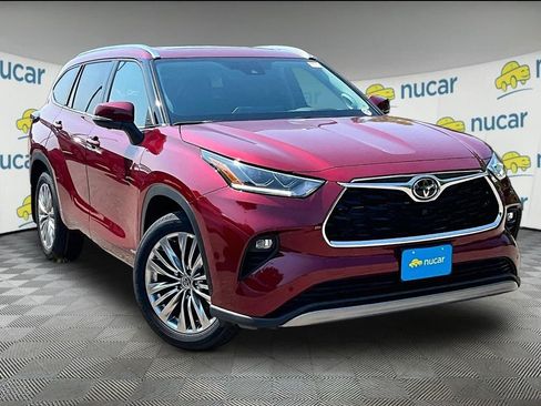 New 2026 Toyota Highlander Platinum AWD/4WD image 1