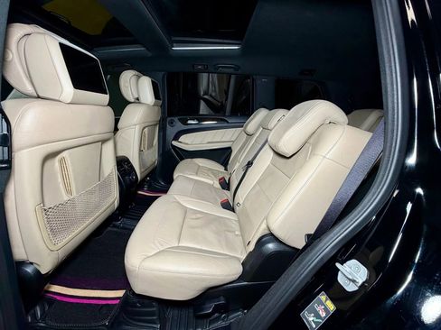 Used 2015 Mercedes-Benz GL 550 4MATIC image 24