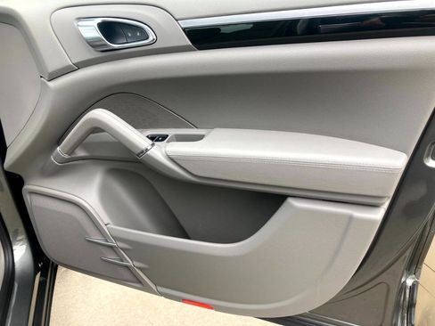 Used 2014 Porsche Cayenne image 23