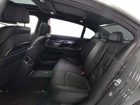 Used 2020 BMW 750i xDrive w/ Executive Package AWD/4WD image 11