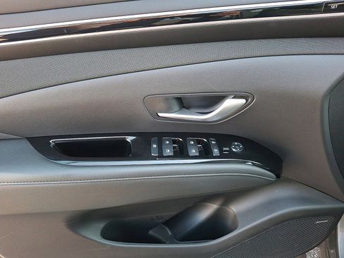 Certified 2023 Hyundai Tucson Limited AWD/4WD image 12