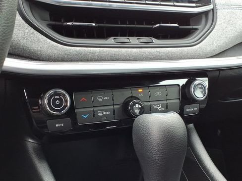 Used 2024 Jeep Compass Sport AWD/4WD image 17