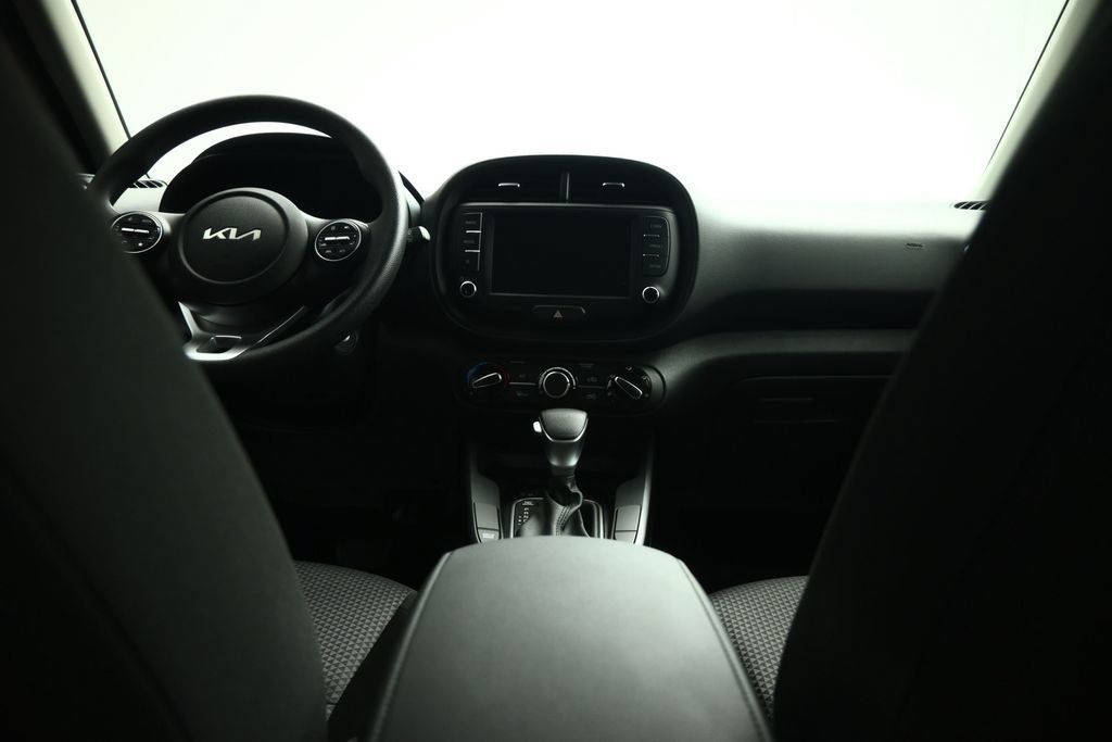 Used 2025 Kia Soul LX w/ LX Technology Package FWD image 37