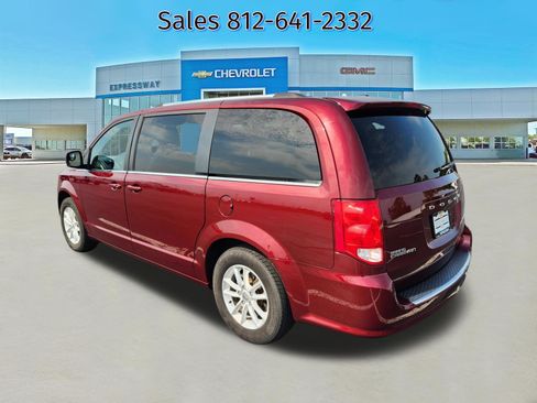 Used 2020 Dodge Grand Caravan SXT FWD image 5
