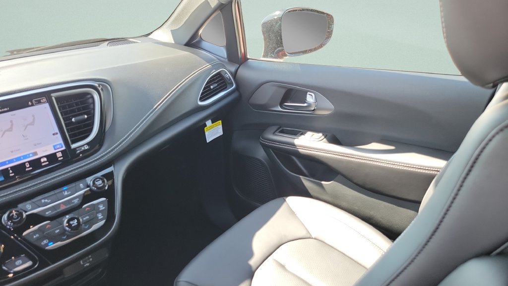 New 2027 Chrysler Pacifica Select w/ Family Tech Group FWD image 13