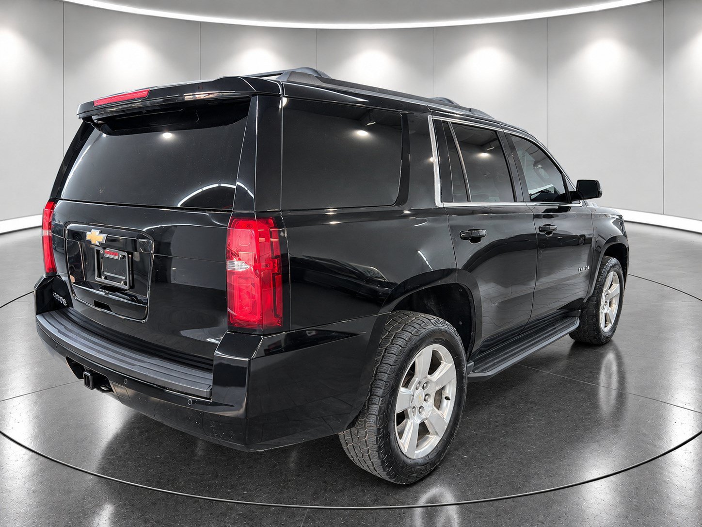 Used 2017 Chevrolet Tahoe LS w/ All-Season Package AWD/4WD image 4
