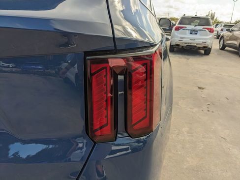 Certified 2025 Kia Sorento S w/ Panoramic Sunroof Package image 11