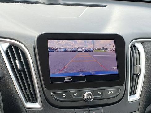 Used 2025 Chevrolet Malibu LT FWD image 18