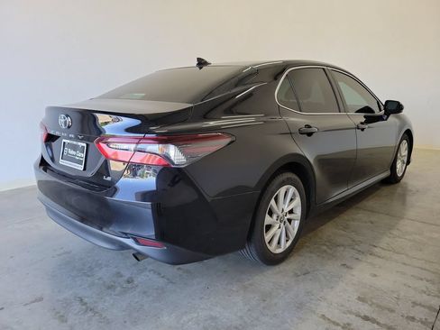 Used 2022 Toyota Camry LE FWD image 5