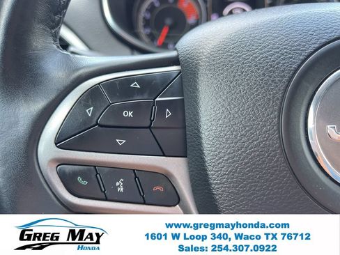 Used 2019 Jeep Cherokee Latitude Plus w/ Comfort/Convenience Group AWD/4WD image 27