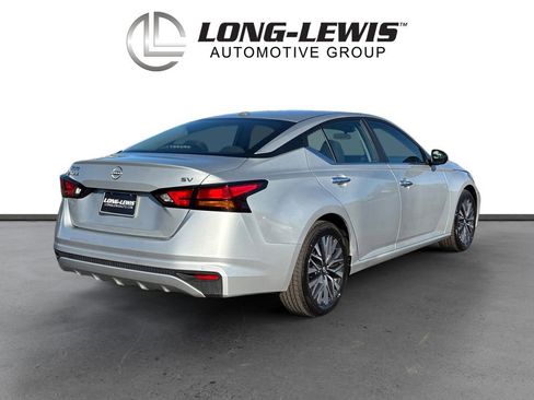 Used 2024 Nissan Altima 2.5 SV image 7