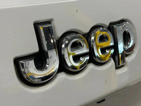 Used 2017 Jeep Grand Cherokee Limited w/ Trailer Tow Group IV AWD/4WD image 33