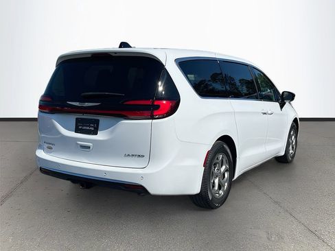 Used 2024 Chrysler Pacifica Limited w/ Trailer Tow Group image 7