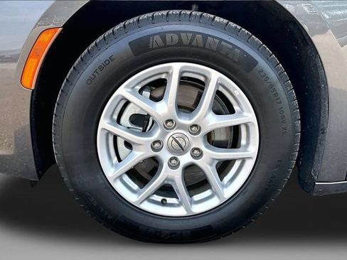 Used 2023 Chrysler Pacifica Touring-L FWD image 9
