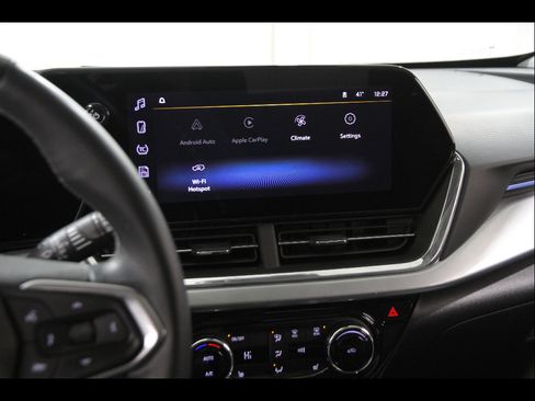 Certified 2024 Chevrolet Trax LT w/ Sunroof Package image 9