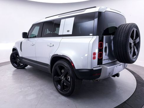 Used 2023 Land Rover Defender 110 SE AWD/4WD image 2