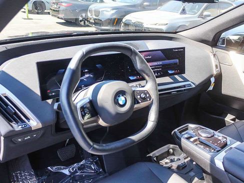 Used 2026 BMW iX xDrive60 w/ Premium Package AWD/4WD image 15
