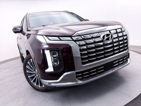 Used 2023 Hyundai Palisade Calligraphy FWD image 3
