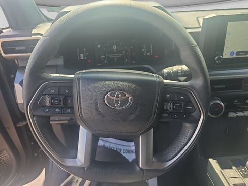 Used 2025 Toyota 4Runner SR5 AWD/4WD image 18