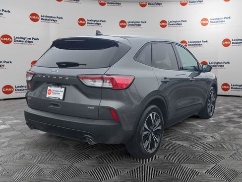 Used 2021 Ford Escape SE w/ SE Sport Appearance Package image 7