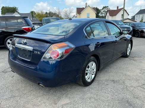 Used 2011 Nissan Altima 2.5 SL w/ Technology Pkg FWD image 4