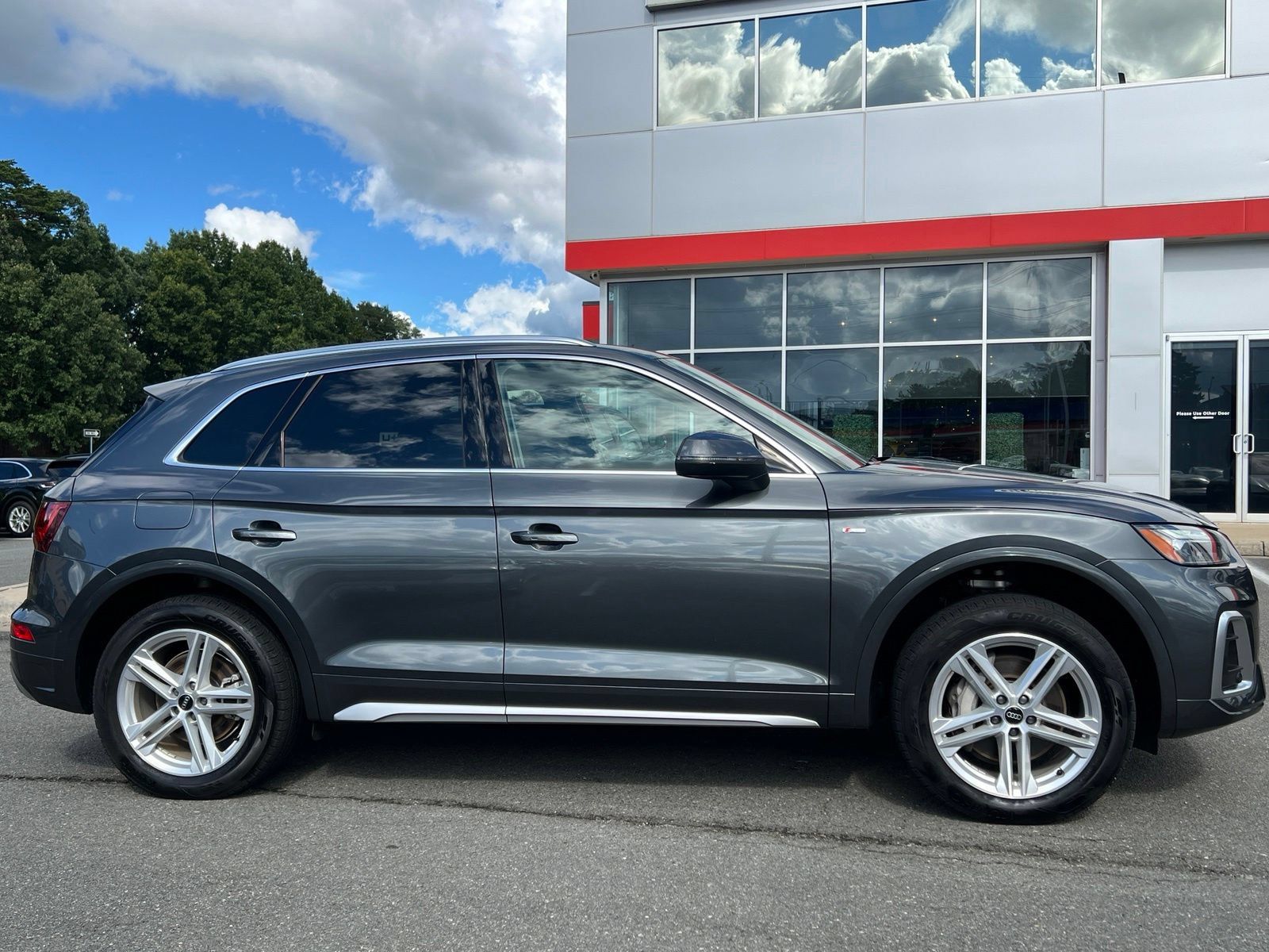 Used 2025 Audi Q5 e Premium Plus w/ Premium Plus Package AWD/4WD image 25