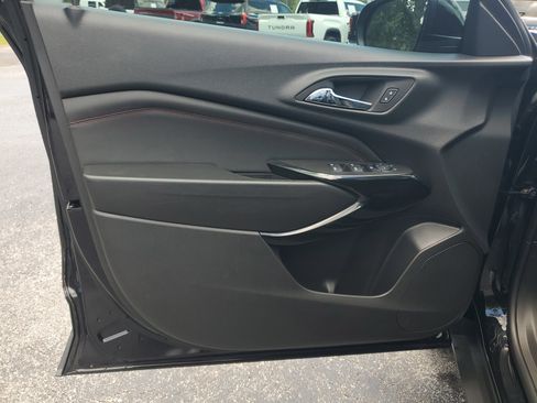 Used 2025 Chevrolet Trax RS w/ Sunroof Package FWD image 16