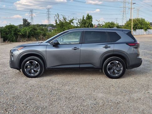Used 2024 Nissan Rogue SV FWD image 2