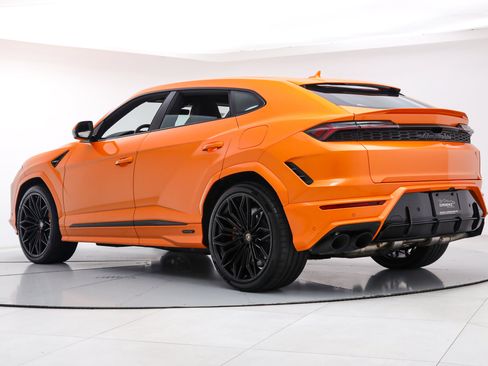 Used 2026 Lamborghini Urus SE AWD/4WD image 3