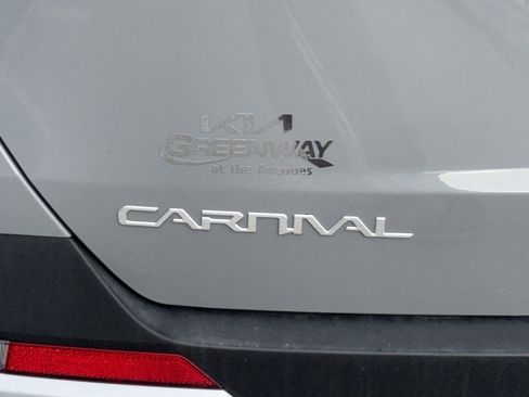 New 2026 Kia Carnival EX FWD image 29