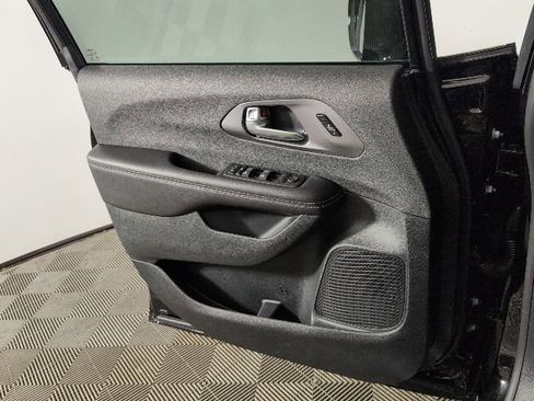 New 2026 Chrysler Pacifica Select FWD image 23
