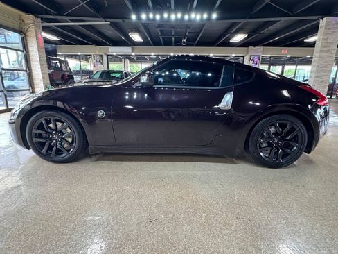 Used 2016 Nissan 370Z Touring RWD image 4