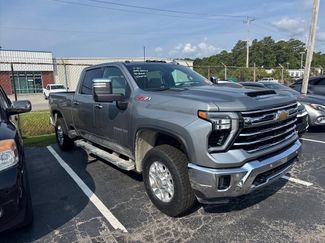 Used 2025 Chevrolet Silverado 2500 LTZ w/ LTZ Premium Package AWD/4WD video 1