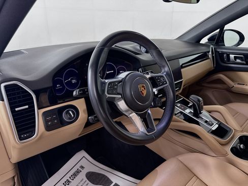 Certified 2023 Porsche Cayenne Coupe AWD/4WD image 4