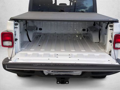 Used 2022 Jeep Gladiator Sport image 6