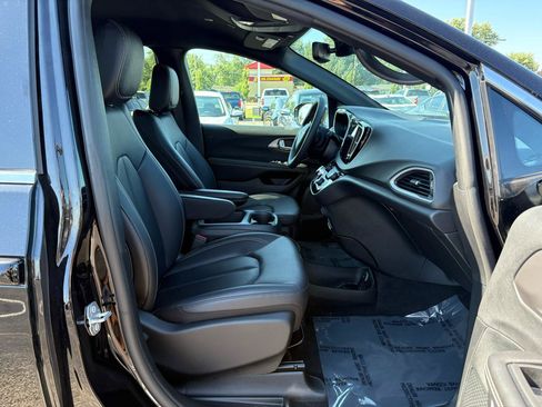 Used 2026 Chrysler Pacifica Select FWD image 19