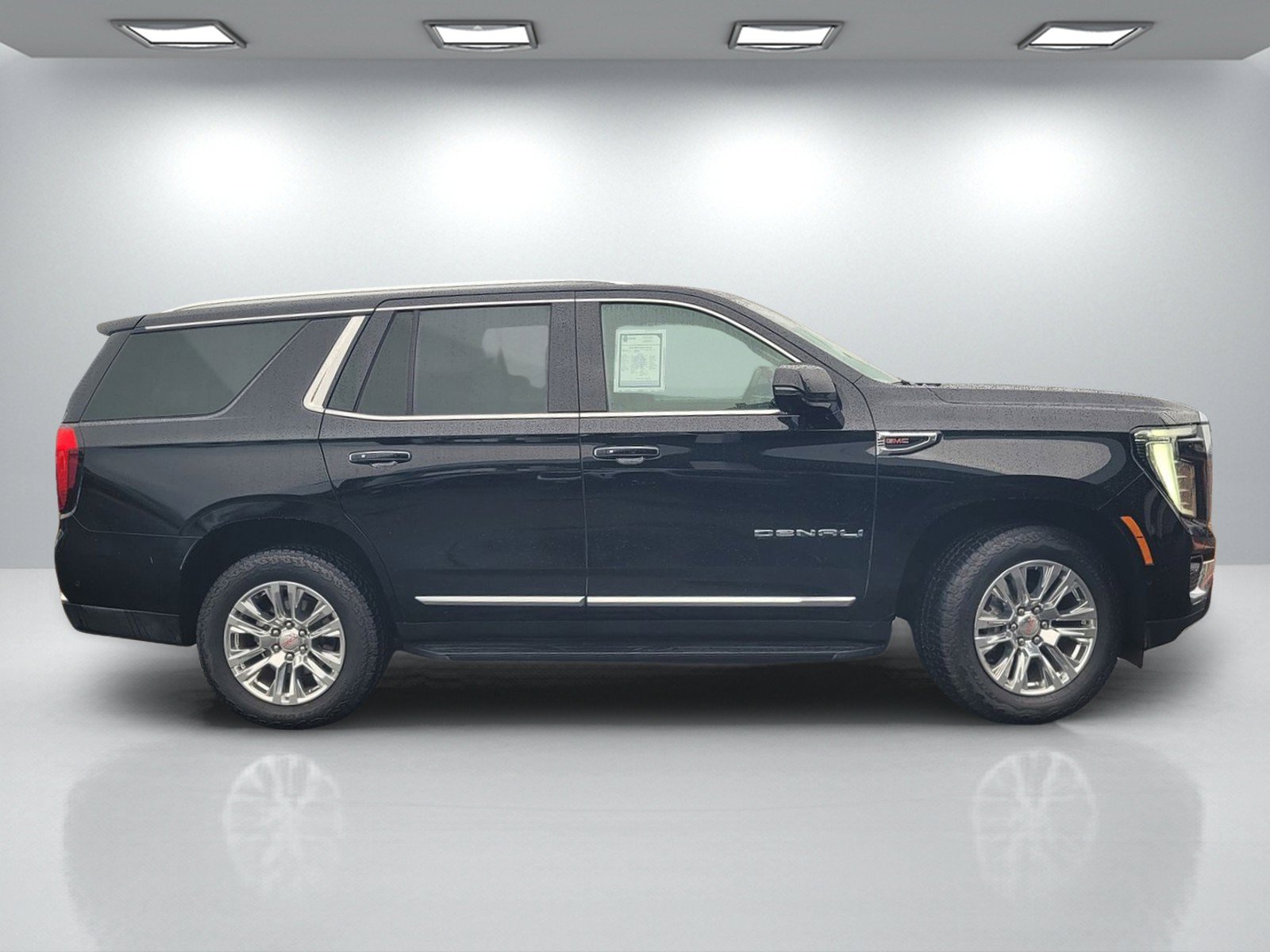 Used 2025 GMC Yukon Denali AWD/4WD image 3