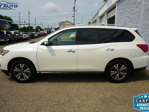 Used 2017 Nissan Pathfinder SL w/ Trailer Tow Package AWD/4WD image 4