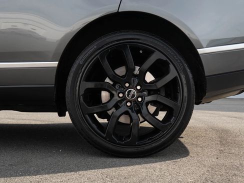 Used 2017 Land Rover Range Rover HSE image 13