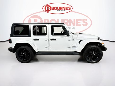 Used 2022 Jeep Wrangler Unlimited Sahara w/ Cold Weather Group AWD/4WD image 11