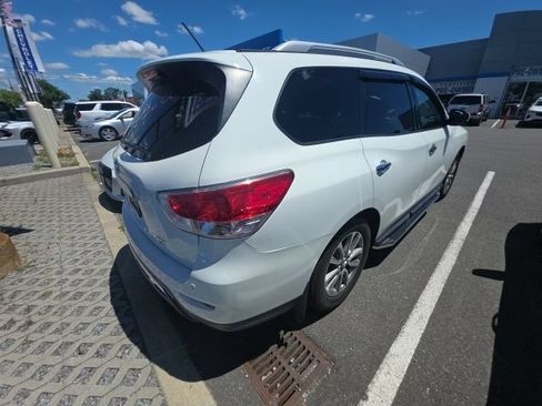 Used 2015 Nissan Pathfinder SV AWD/4WD image 2
