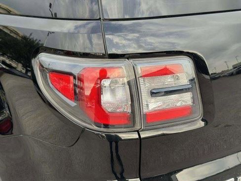 Used 2017 GMC Acadia Limited SLT AWD/4WD image 14